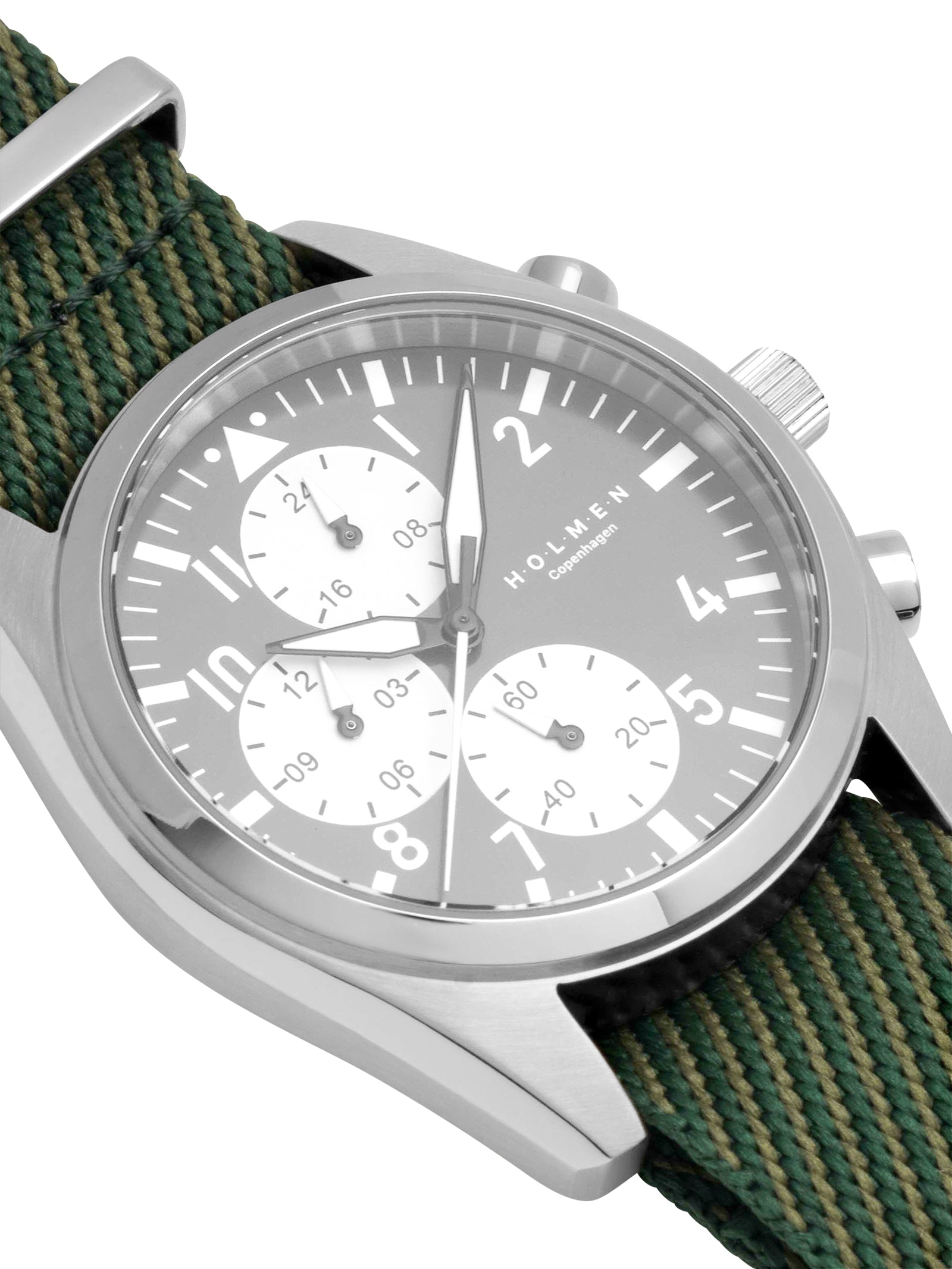 Adventurer watch 42mm black/white dial with green nato strap