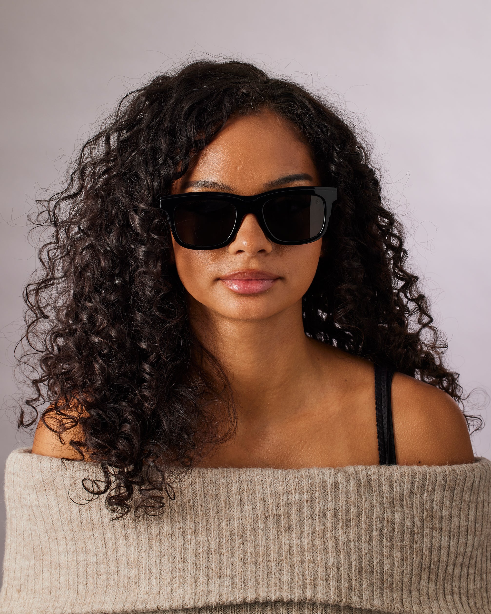 Adventurer black sunglasses