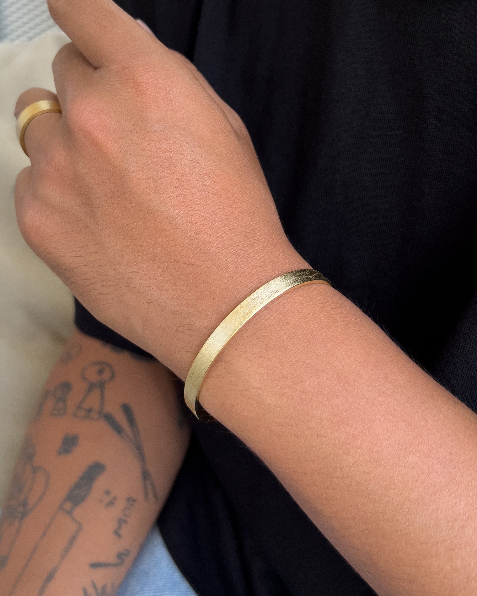 CITY BRACELET BRUSHED 6MM GOLD